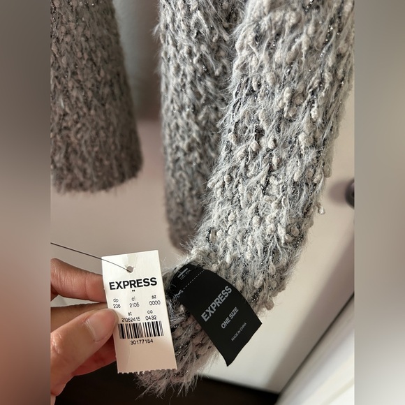 EXPRESS SCARF- BNWT - Picture 1 of 3